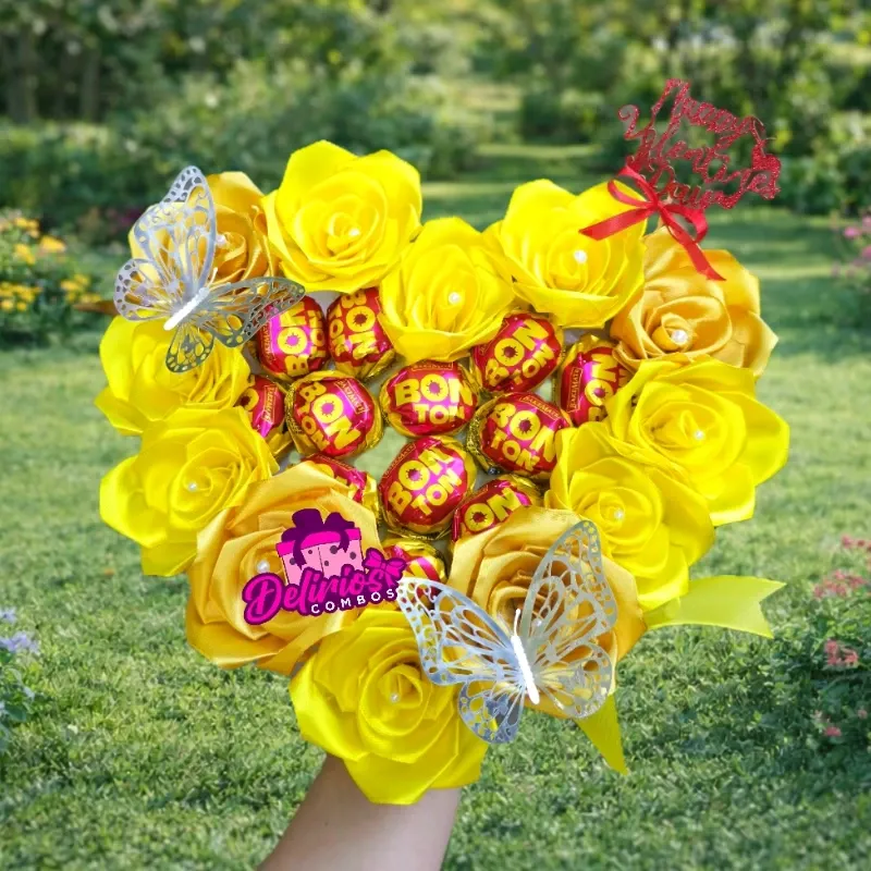 Caja en forma de Corazón con rosas  bombones