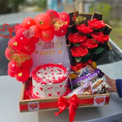 Cajita con Mini Cake y ramo para San Valentín 🧸🎂🌹