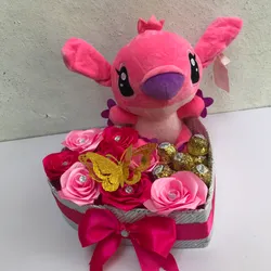 Cajita de corazón con peluches y bombones 