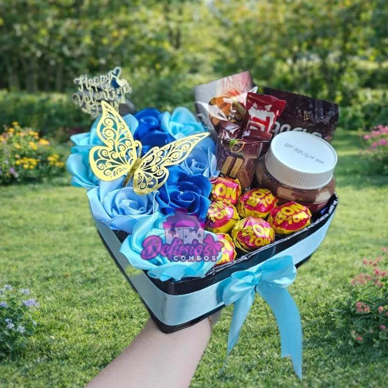 Cajita de Rosas con bombones, nutela y variedad de confituras