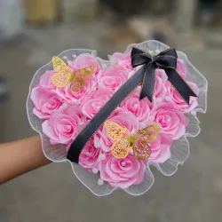 Cajita de Rosas en forma de 🩷