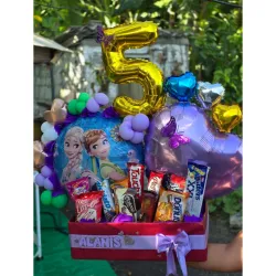 Cajita infantil Grande y bastante confituras 