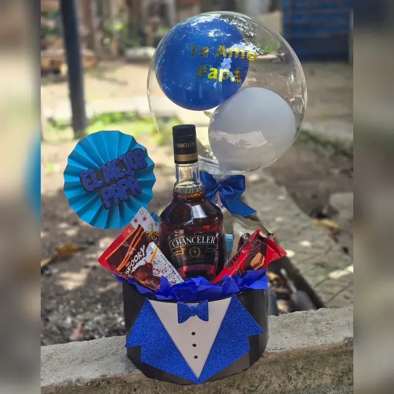 Cajita Redonda con Whisky Chancelier y confituras