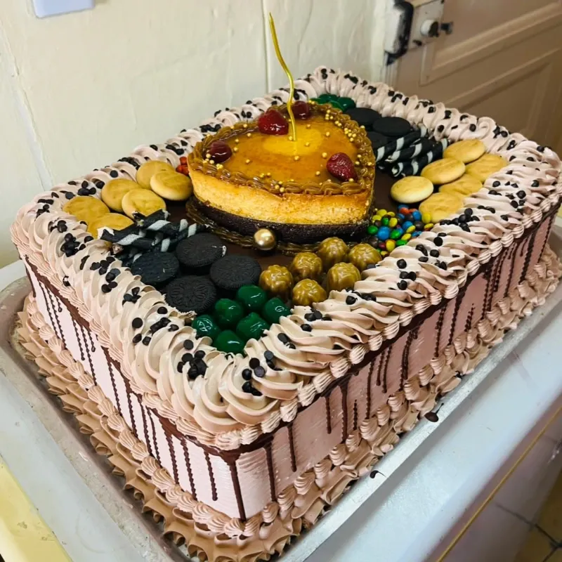 Cake de Bandeja Grande + Chocoflan + Confituras