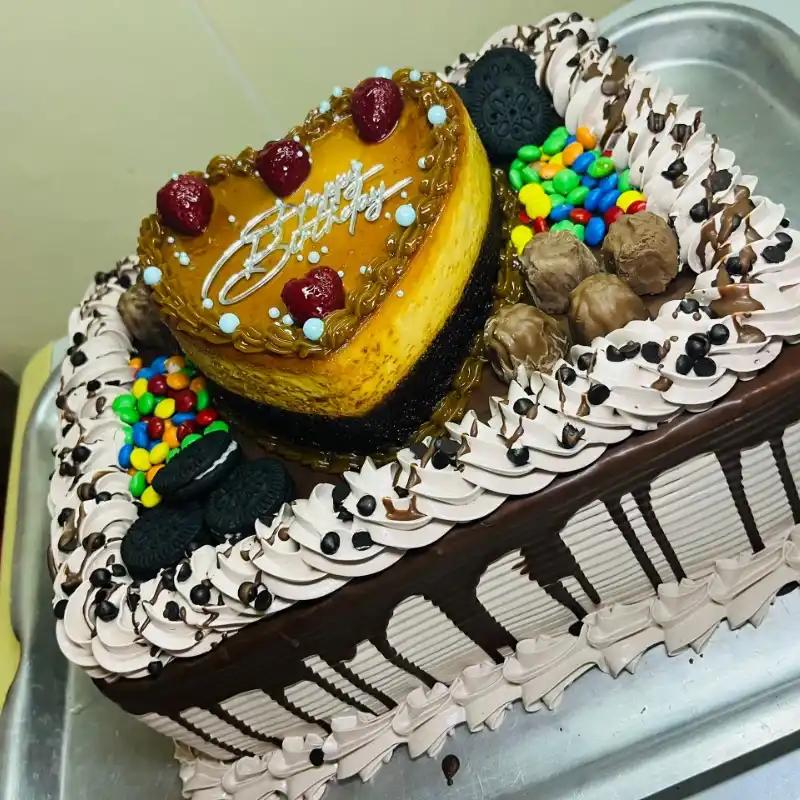 Cake Mediano Cuadrado+ chocolates+ Mini Chocoflan