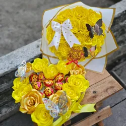 Conjunto de Caja de Corazón y Ramo de rosas 💛