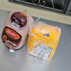 Conjunto de Jamón Bravo y mitad de Queso Gouda 