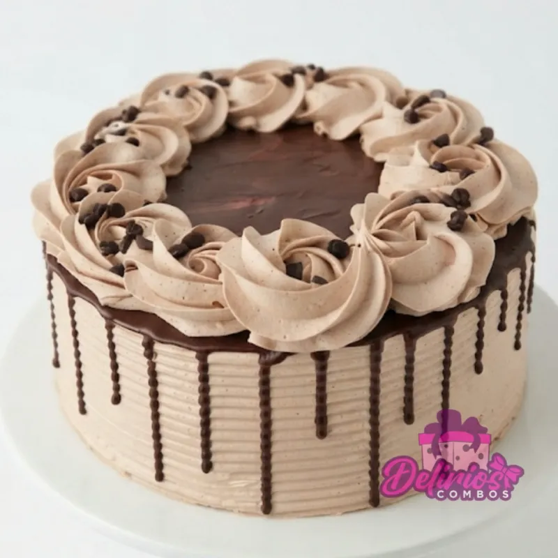 Pastel cubierto de chocolate decorado con merengue de chocolate 🍫
