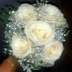 Ramito de 5 rosas importadas para Boda 