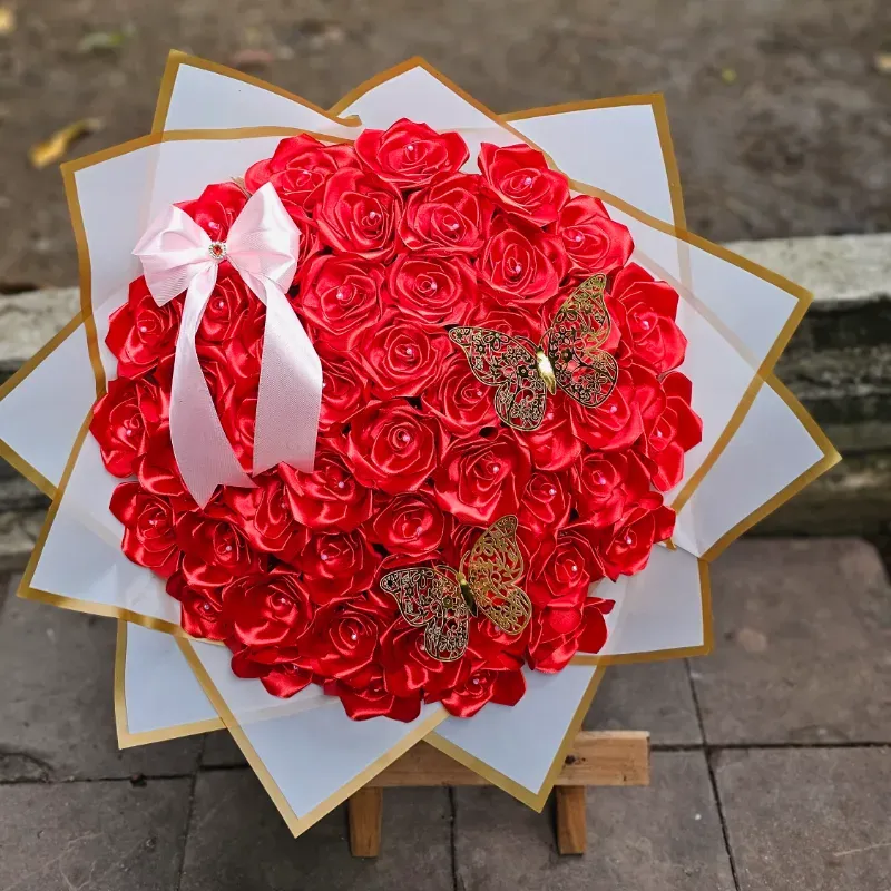 Ramo con 50 rosas eternas 💐