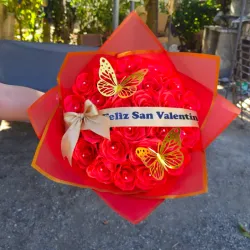 Ramo de 25 rosas eternas rojo