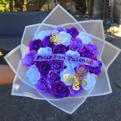 Ramo de 25 rosas eternas violeta