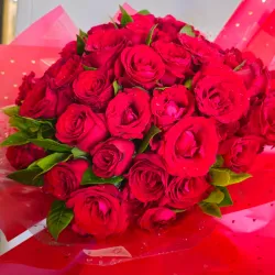 Ramo de 50 rosas naturales