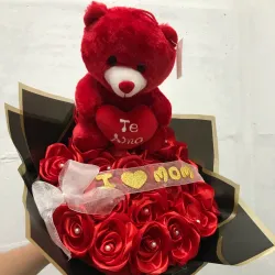 Ramo de Rosas Eternas con Peluche Rojo 