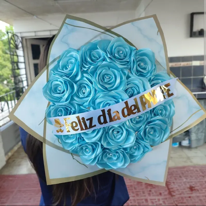 Ramo de Rosas Eternas para Papá 👨‍👧‍👦