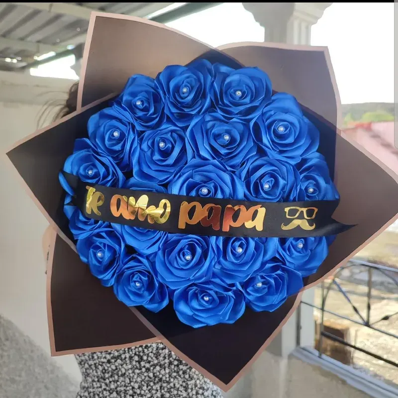 Ramo de Rosas Eternas para Papá 👨‍👧‍👦