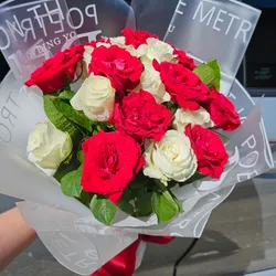 Ramo de 18 rosas naturales nacionales 