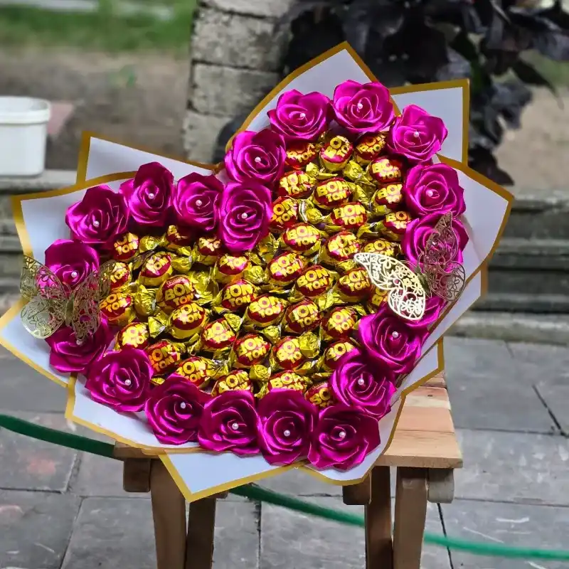 Ramo en forma de 💗 con 40 bombones 