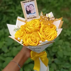 Ramo Pequeño de Rosas eternas (7 rosas) 