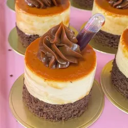 Mini chocoflan