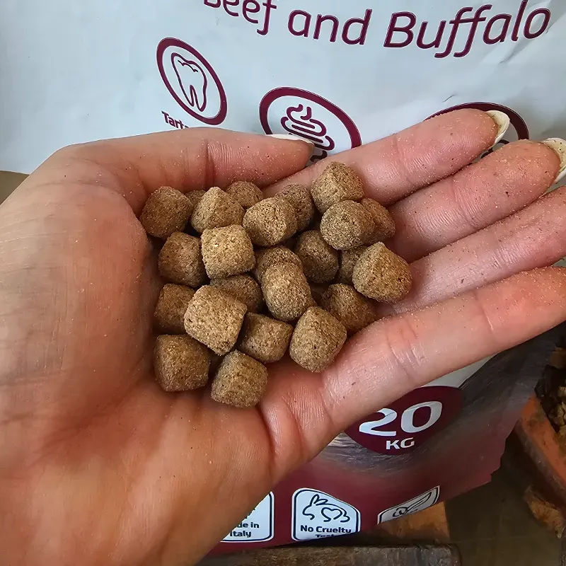 PLUTO ADULTO CARNE DE RES Y BÚFALO 20 KG