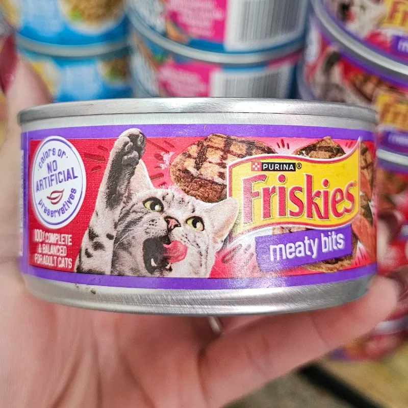 PURINA FRISKIES MEATY 5.5 oz (Trocitos de Carne de Res en Salsa)