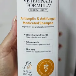 VETERINARY FORMULA CLINICAL CARE 16 OZ (Champú Medicado Antiséptico y Antifúngico)