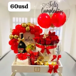 Caja con copas, vino, flores , bombones ferrero