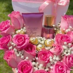 Caja con crema,perfume, flores y bombones ferrero