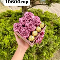 Caja con flores y bombones