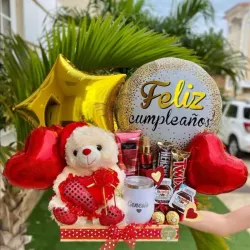 Caja con peluches, confitura, jarra personalizada ,perfume y crema
