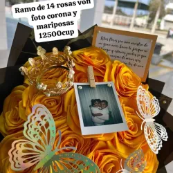 Ramo de 14 rosas con foto,  mariposa y corona