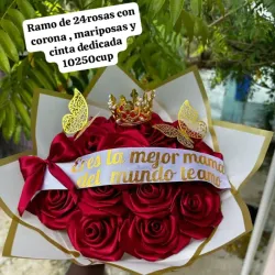 Ramo de 24 rosas con decoración