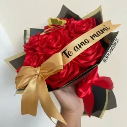 RAMO DE FLORES CON CINTA