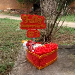 Regalo de aniversario personalizado con rosas eternas  