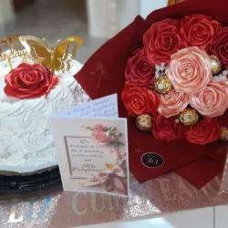 Chocolates, rosas y key para mamá ❤️🎂