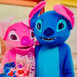 Entrega sororesa con Stitch y Angel