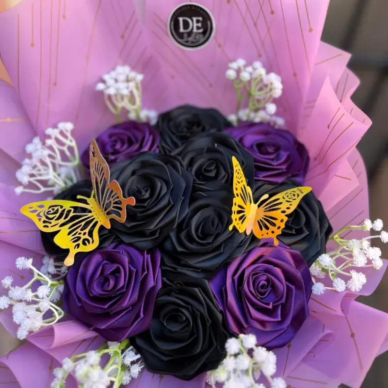 Morado y negro 馃枻