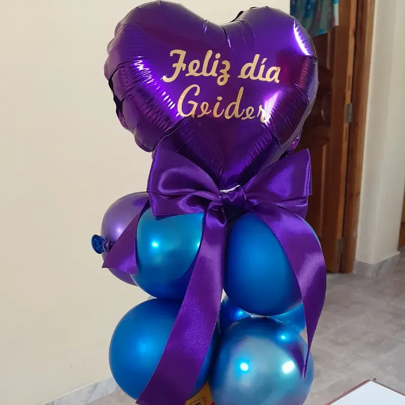 Surtido de confituras y set de globos personalizados 