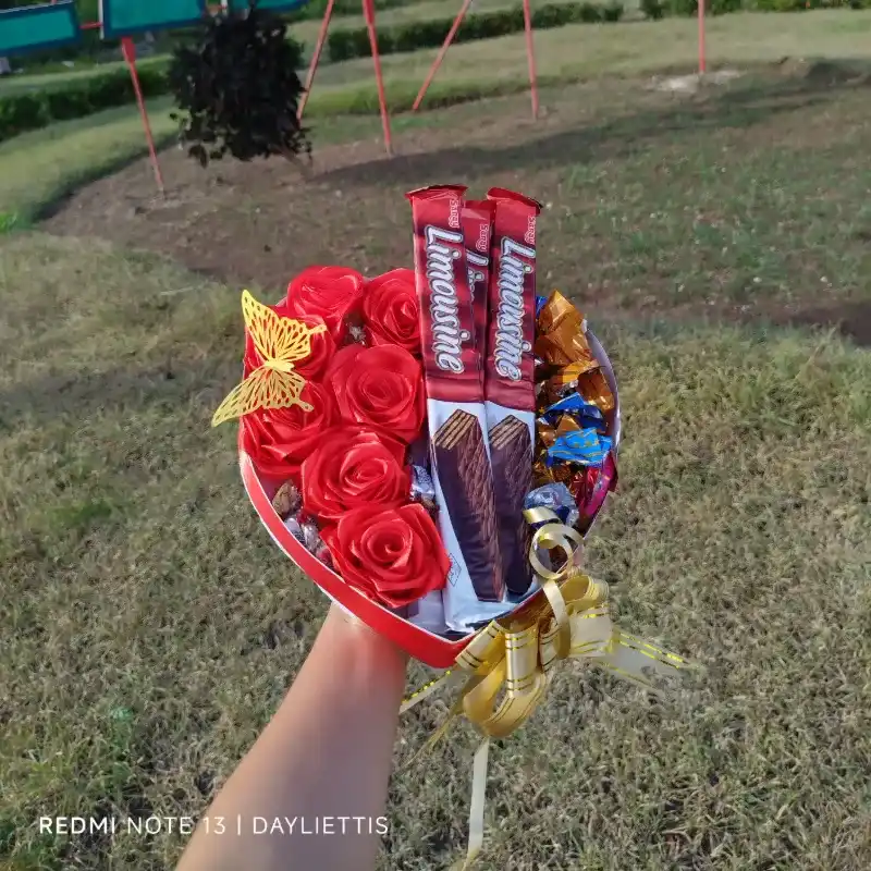 ❤️ Cajita con 7 rosas eternas🎀