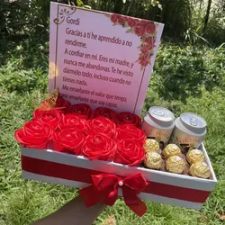 Caja rectangular de rosas eternas 🌹