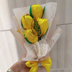 4 tulipanes