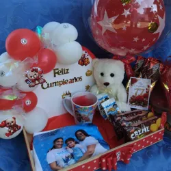 Caja de regalo con globos