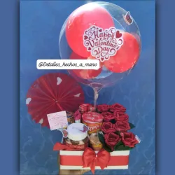 Regalo con rosas realistas