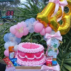 Caja de regalo,pastel chuches y perfume