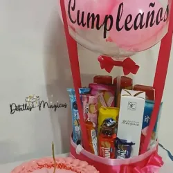Pastel y caja de regalo.con confituras y perfume Mariposa