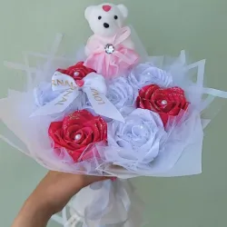 Ramo de flores con peluchito🩷☺️