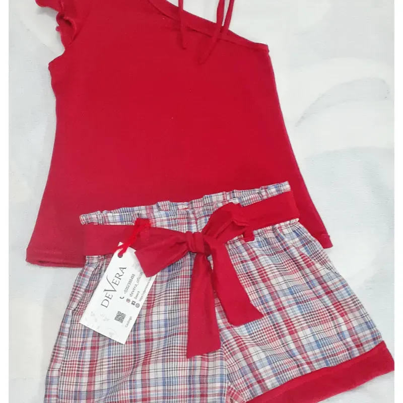 Conjunto de blusa y short rojo