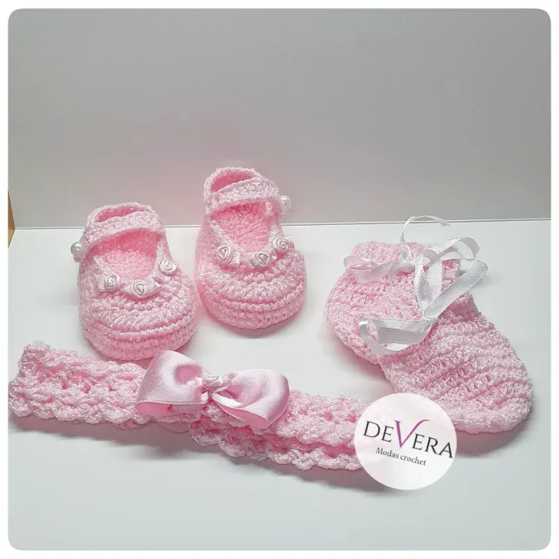 Conjunto zapaticos, medias y manoplas