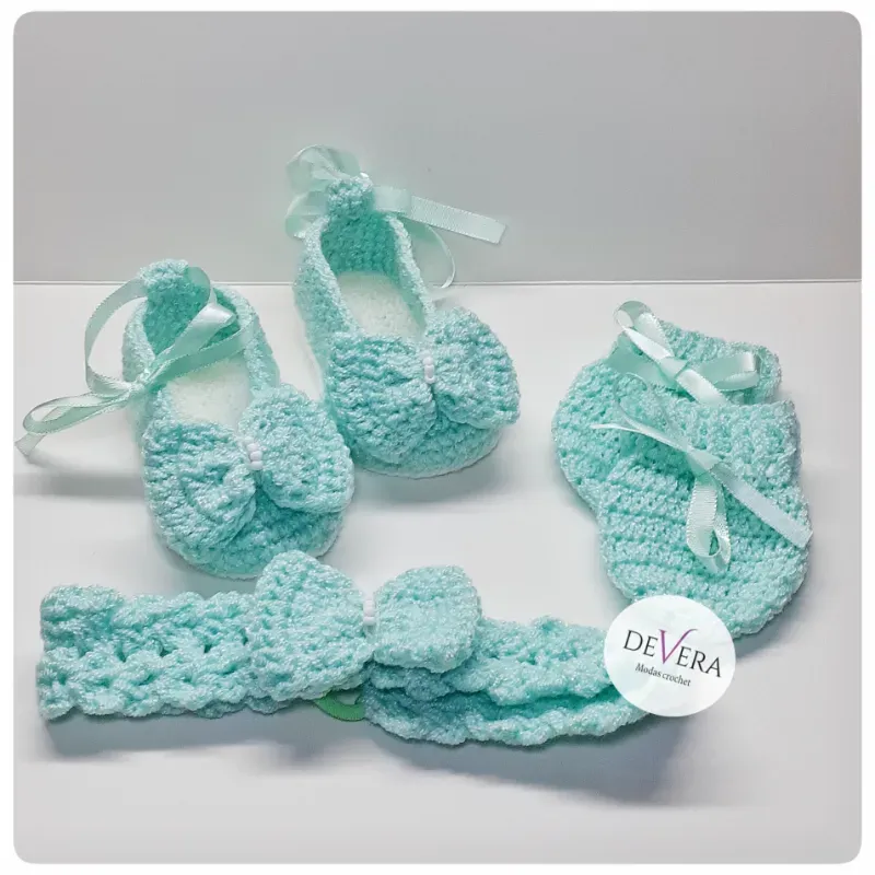 Conjunto zapaticos, medias y manoplas